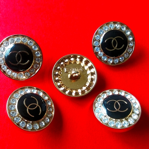 One Authentic CHANEL Button - Picture 7 of 7